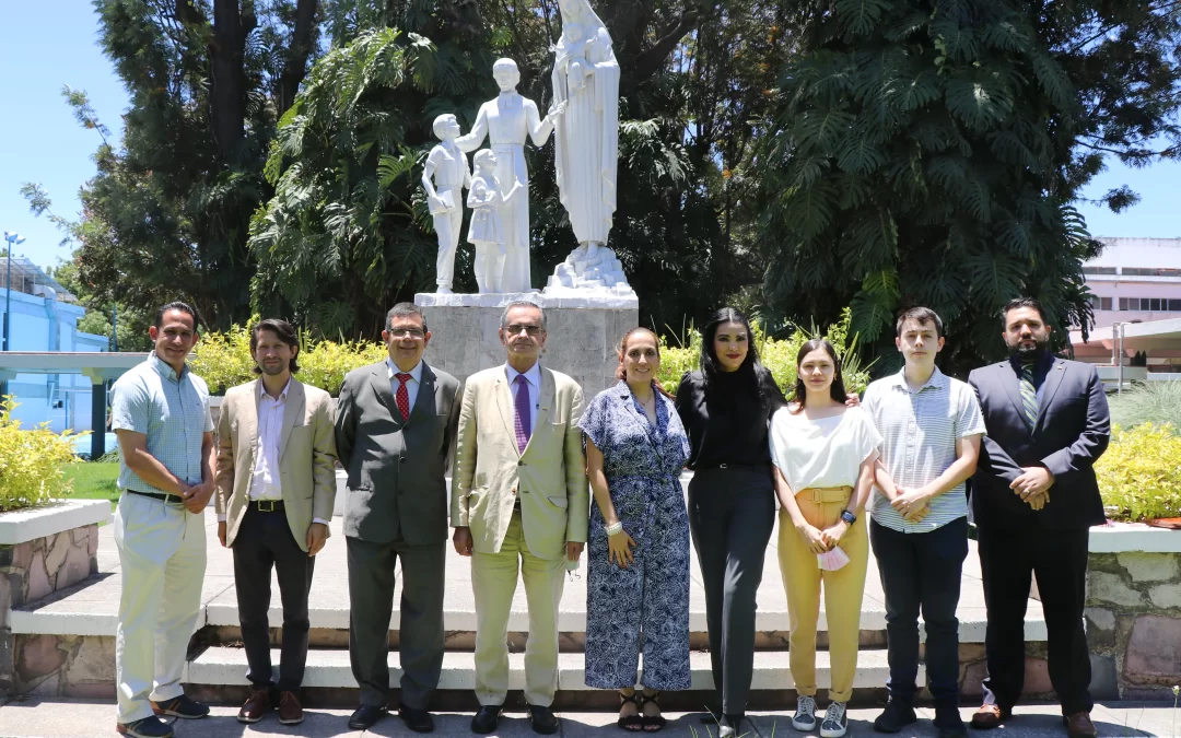 Recibe la Universidad Marista de Guadalajara al Cónsul de Colombia en Guadalajara.