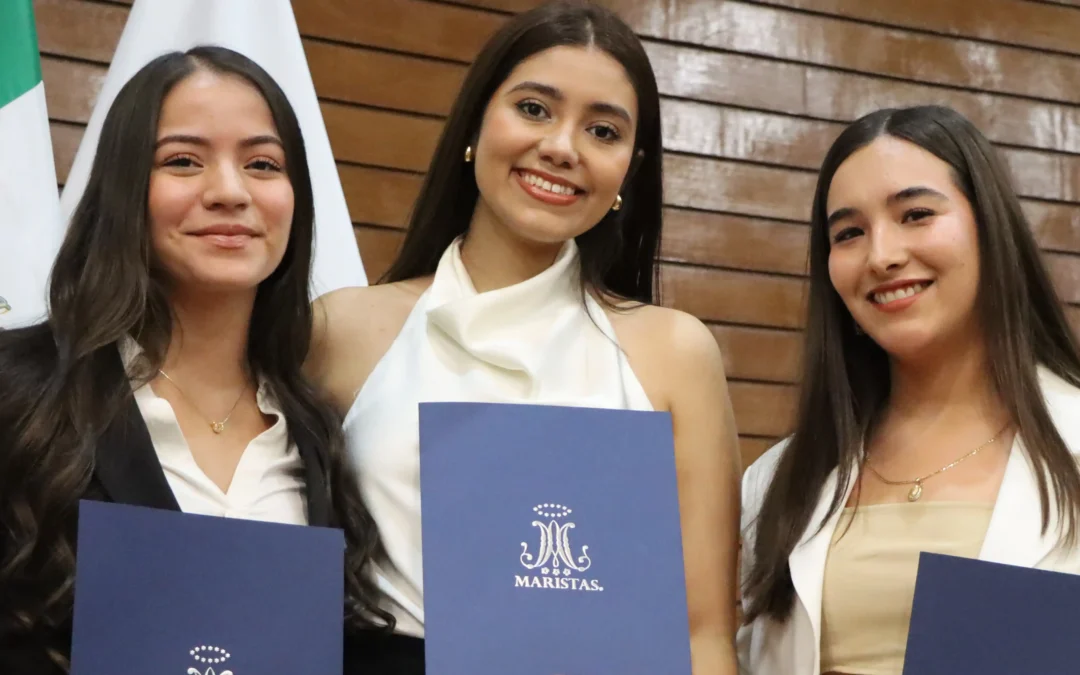 Egresadas y egresados maristas celebran su titulación
